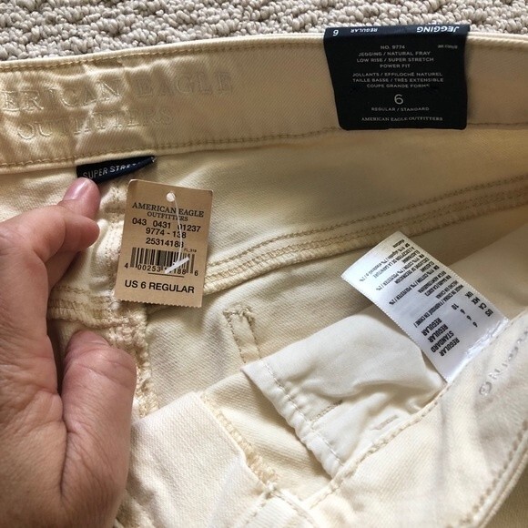 American Eagle-Super Stretch-Destroyed-Cream-sz 6 - Picture 3 of 5